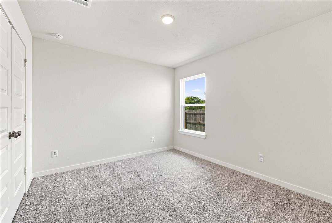 1388 Kingsgate Drive Property Photo 28