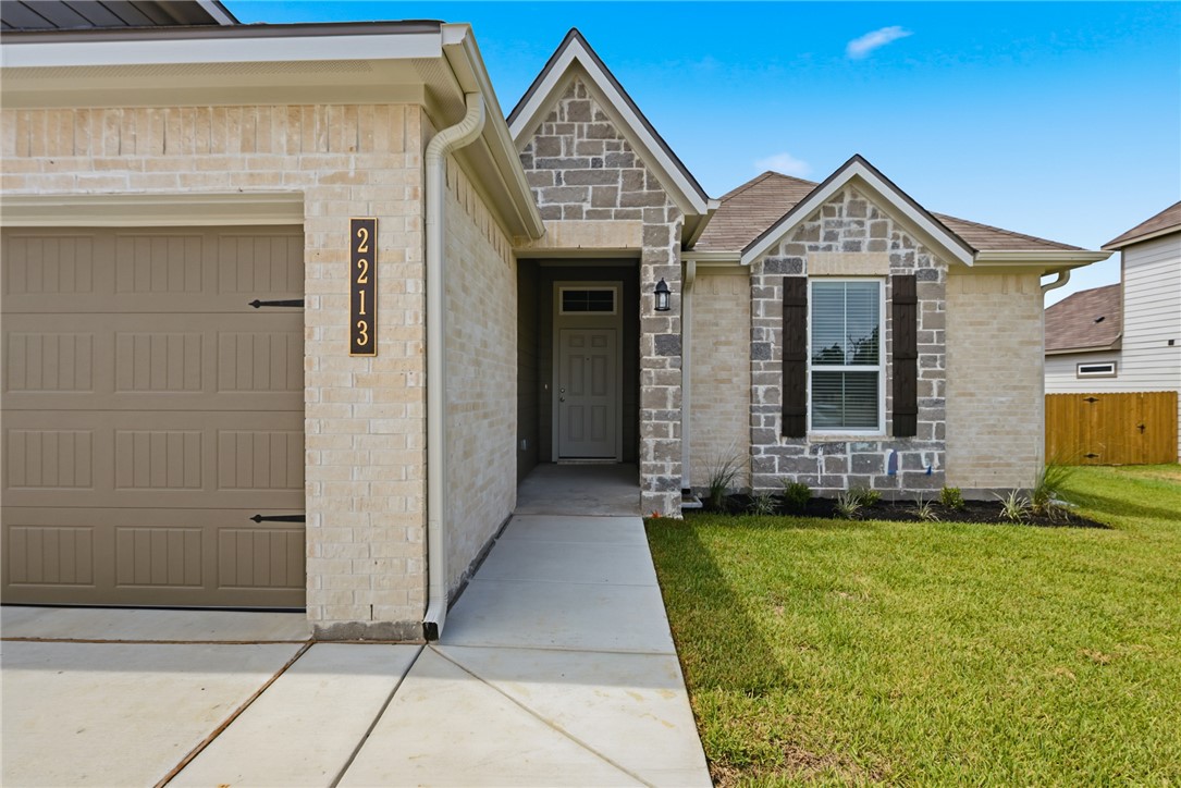 2213 Autumn Lake Drive Property Photo 3