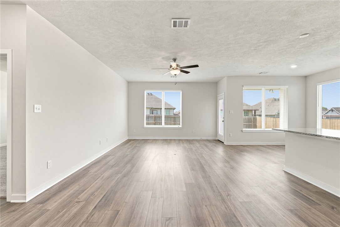 2213 Autumn Lake Drive Property Photo 8