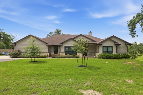 3104 Stonewood Drive Property Photo 1
