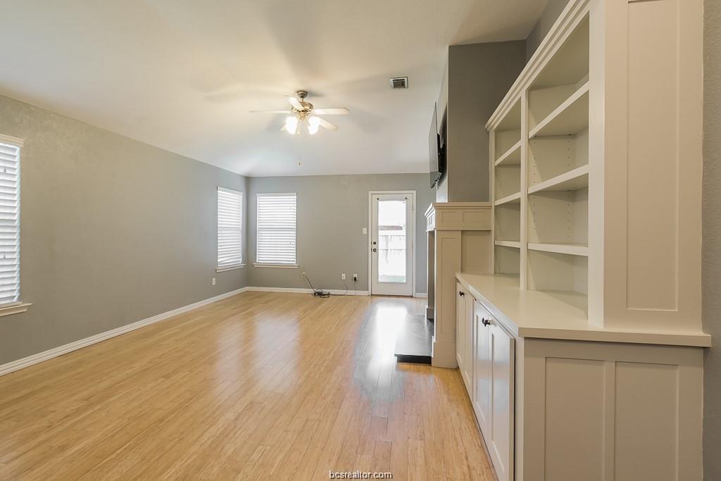 936 Whitewing Lane Property Photo 4