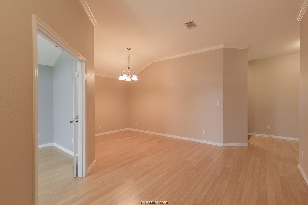 936 Whitewing Lane Property Photo 6
