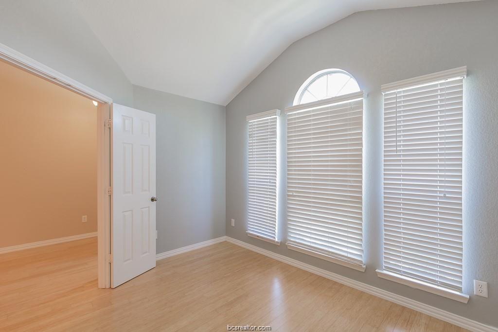 936 Whitewing Lane Property Photo 8