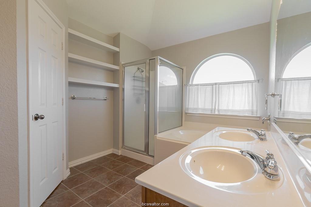 936 Whitewing Lane Property Photo 16