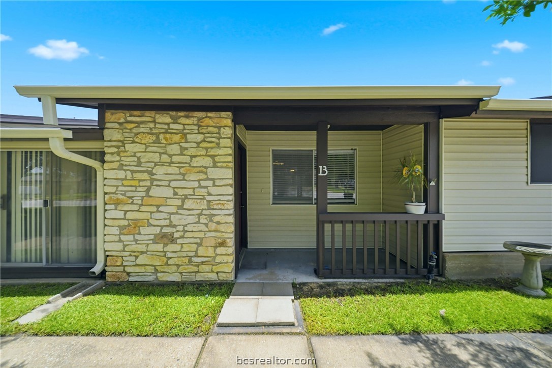 2100 Windsor Drive 13 Property Photo 1