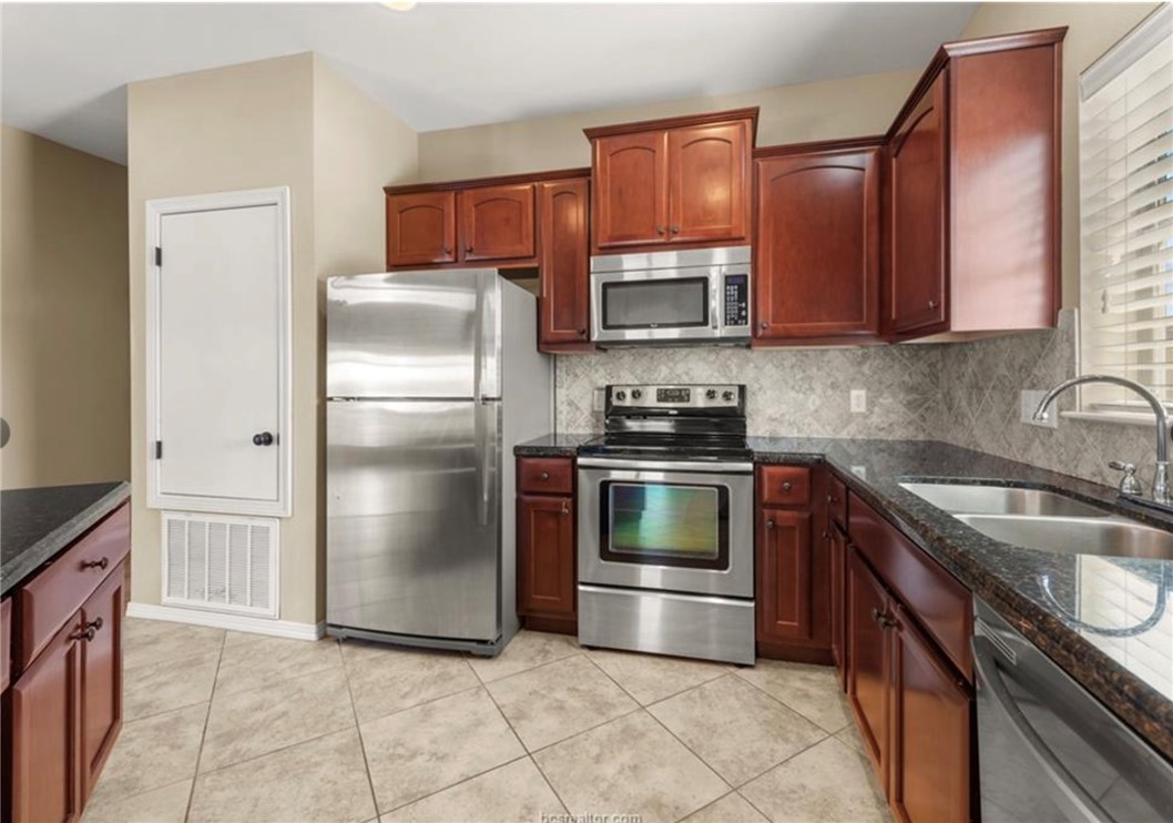 300 Holleman Drive E Property Photo 4