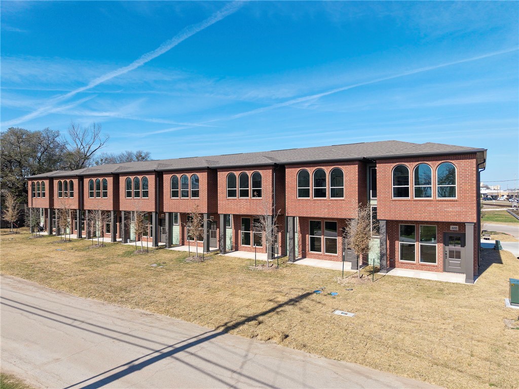 100 33rd W Property Photo 1