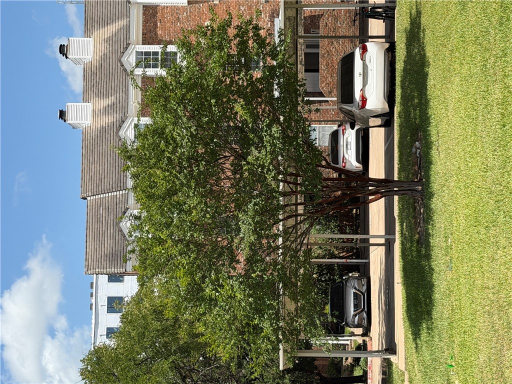 400 Nagle 302 Property Photo 1