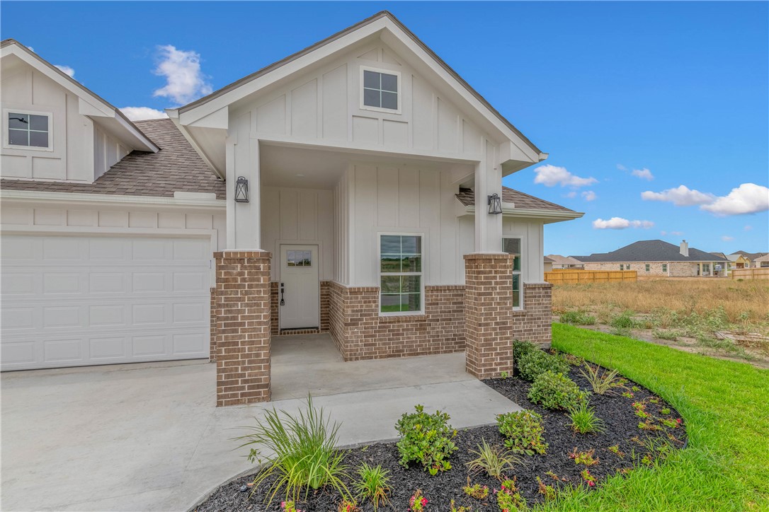 2811 Spector Drive Property Photo 2