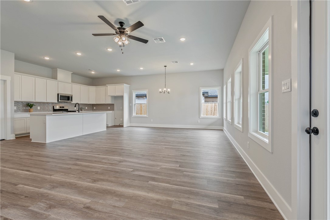 2811 Spector Drive Property Photo 4