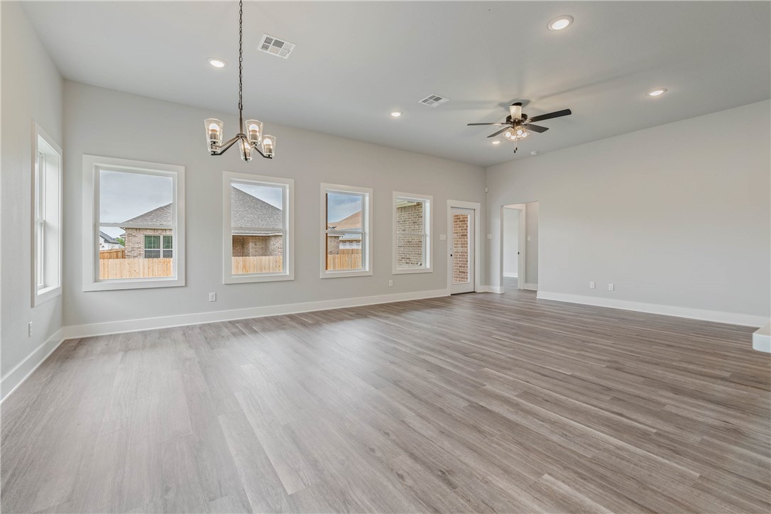 2811 Spector Drive Property Photo 6