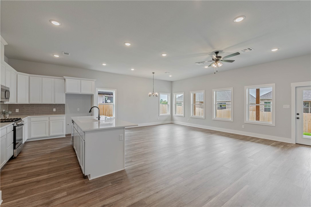 2811 Spector Drive Property Photo 7