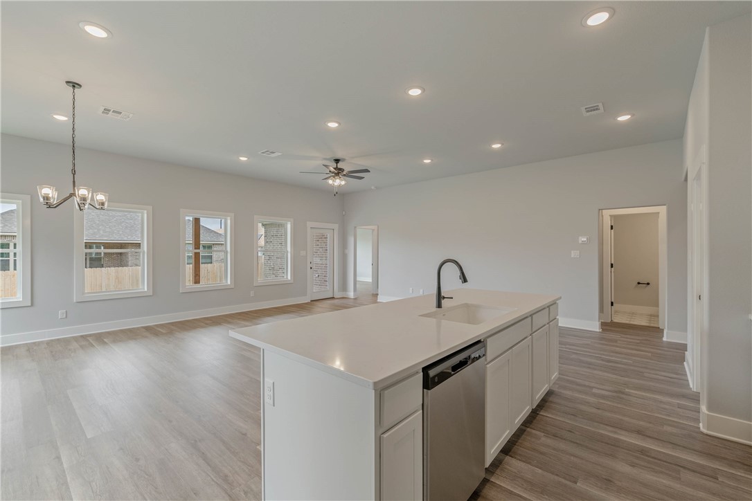 2811 Spector Drive Property Photo 10