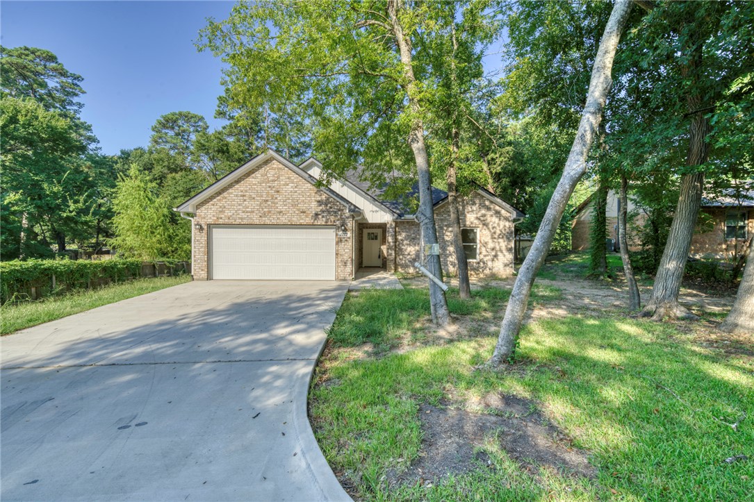 1112 Holly Springs Property Photo 1