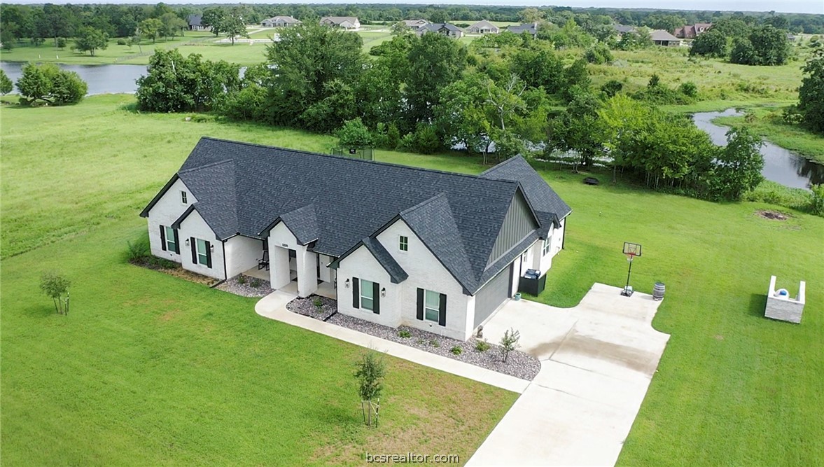 10104 Crown Point Property Photo 1
