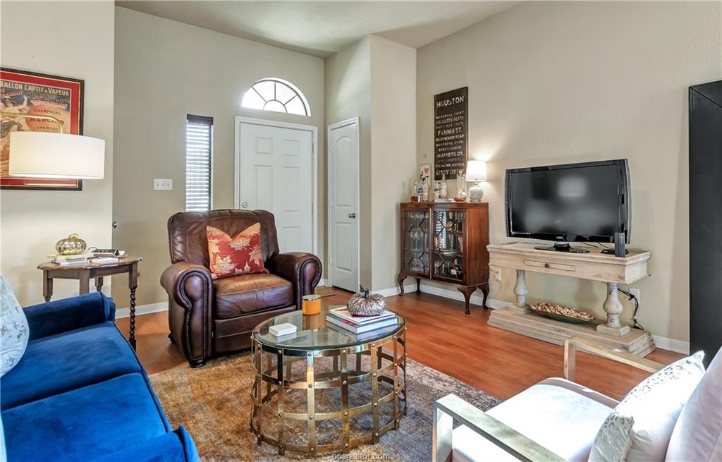 2015 Mountain Wind Property Photo 4