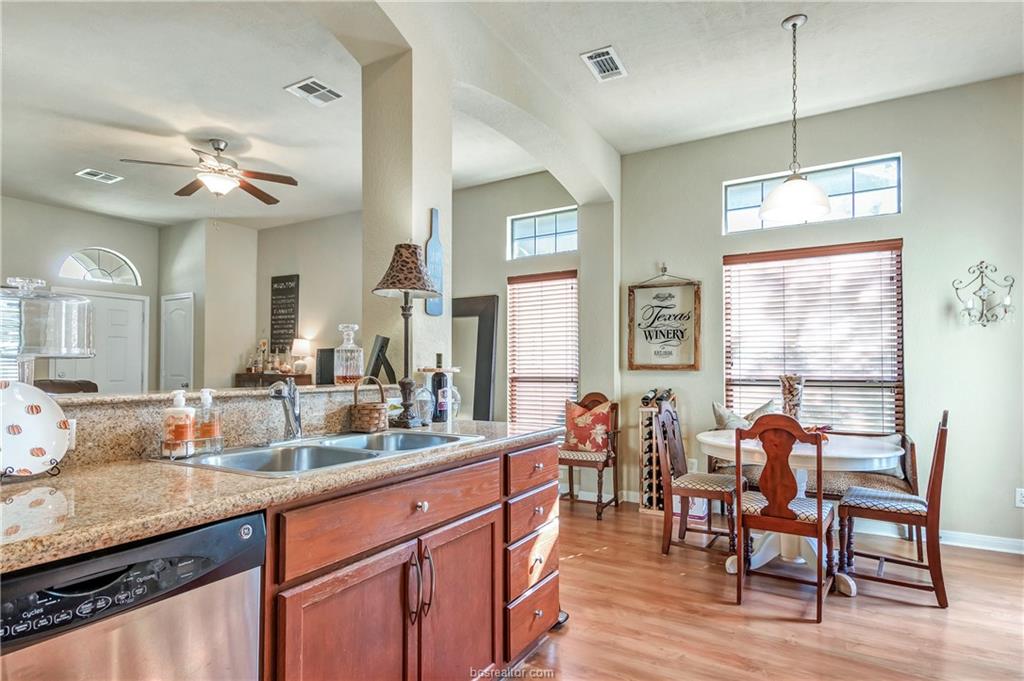 2015 Mountain Wind Property Photo 8