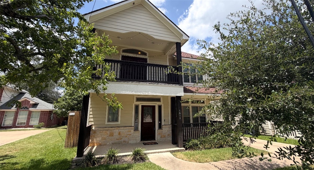 1611 Park Place Property Photo 1