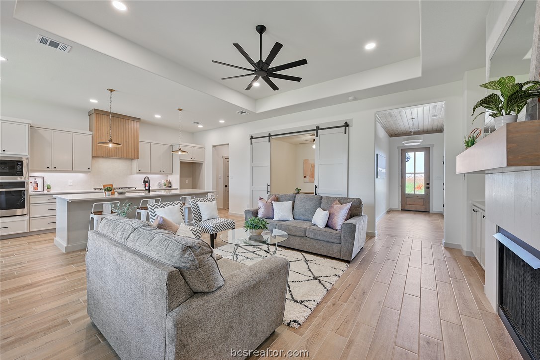 2822 Captain Drive Property Photo 4
