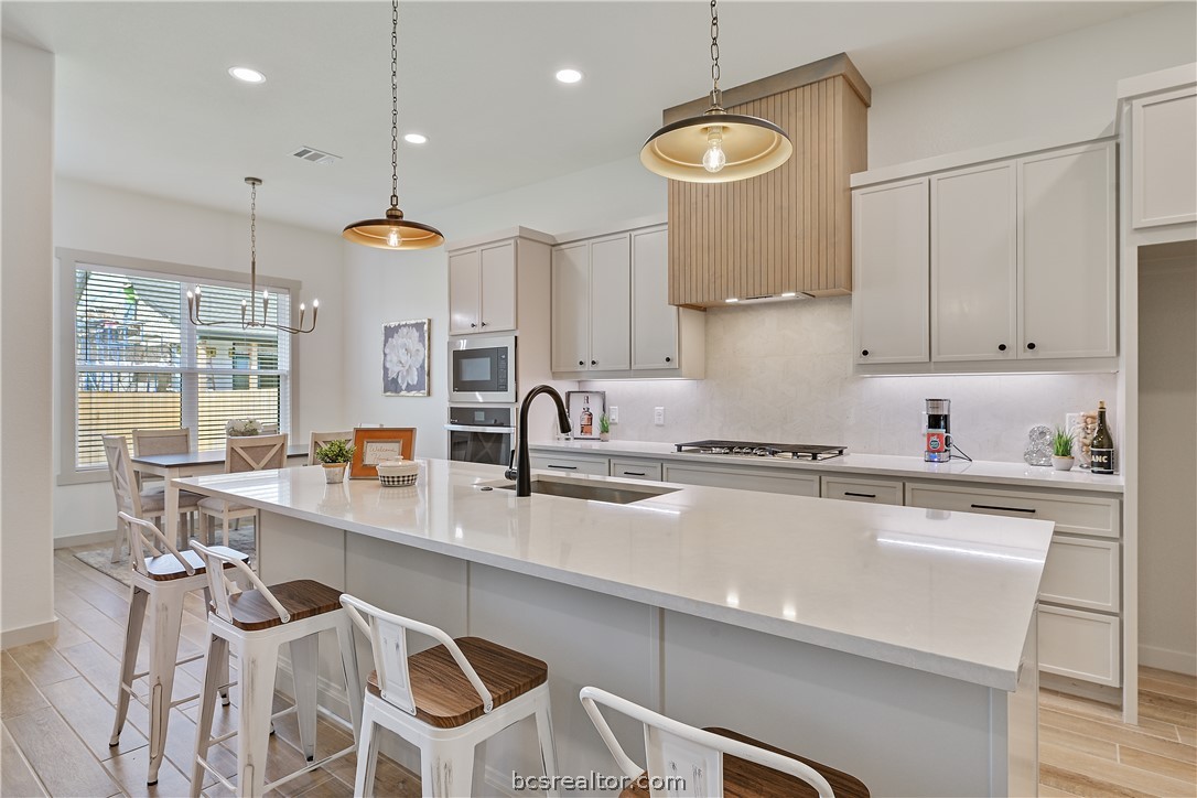 2822 Captain Drive Property Photo 8