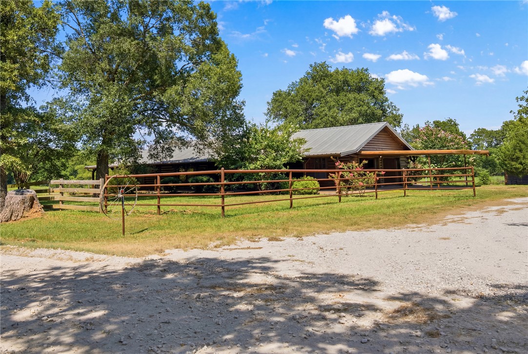 577 Watson Road Property Photo 2