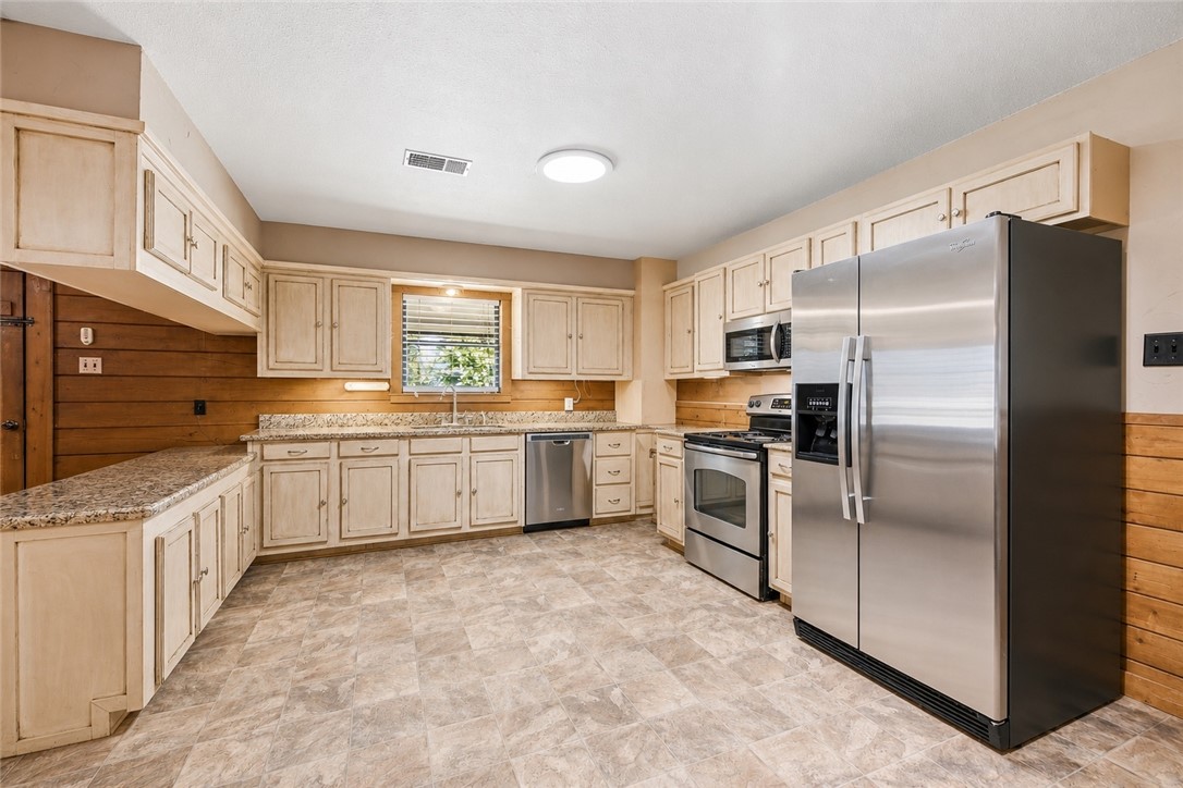 577 Watson Road Property Photo 10