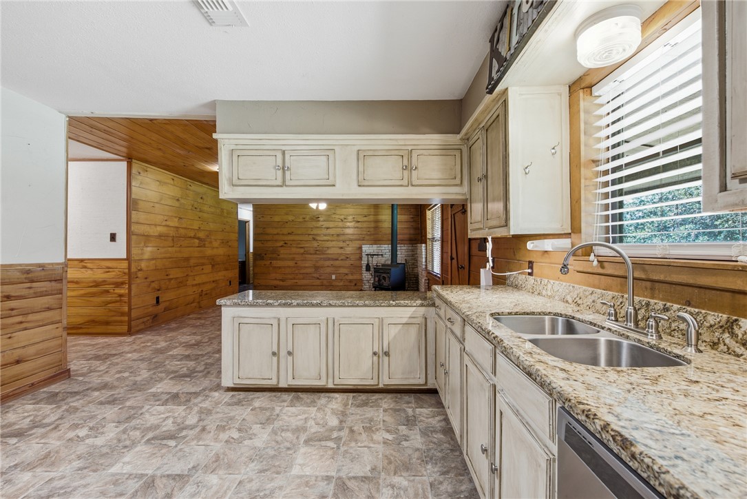 577 Watson Road Property Photo 11