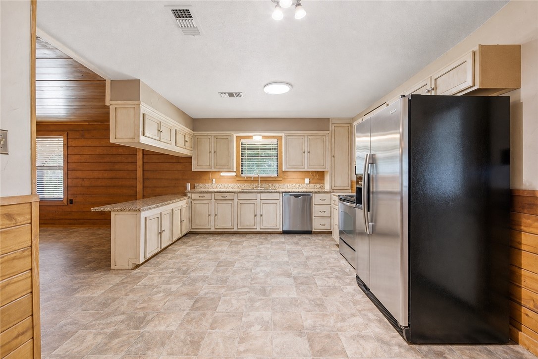 577 Watson Road Property Photo 12