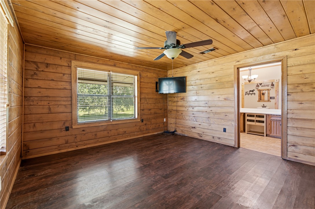 577 Watson Road Property Photo 16