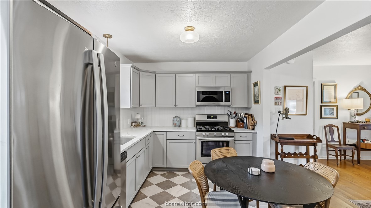 907 North Avenue Property Photo 3