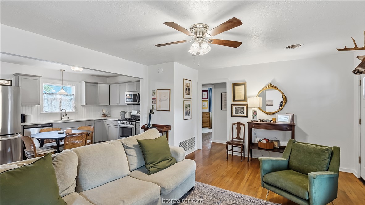 907 North Avenue Property Photo 10