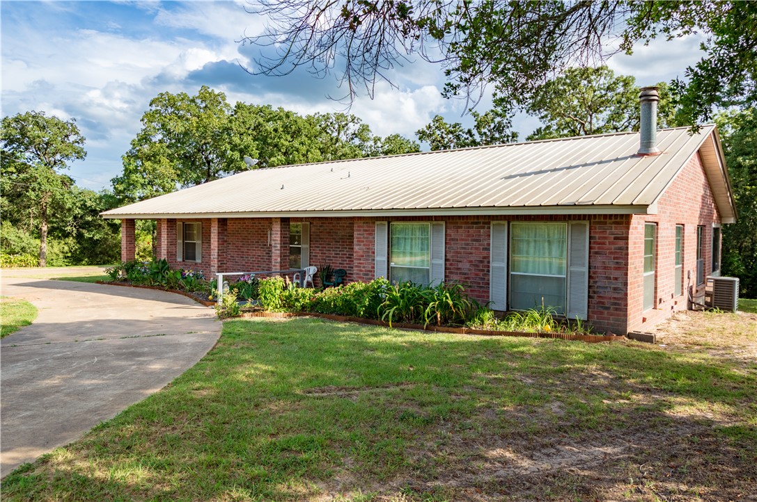 1213 Lakeland Loop Property Photo 1