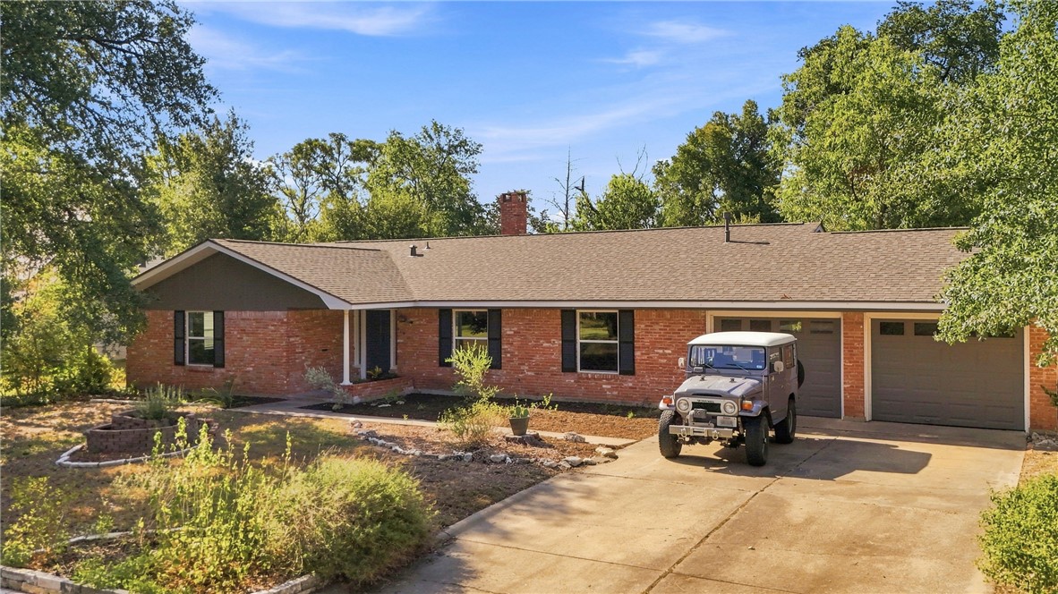 910 Pershing Drive Property Photo 1