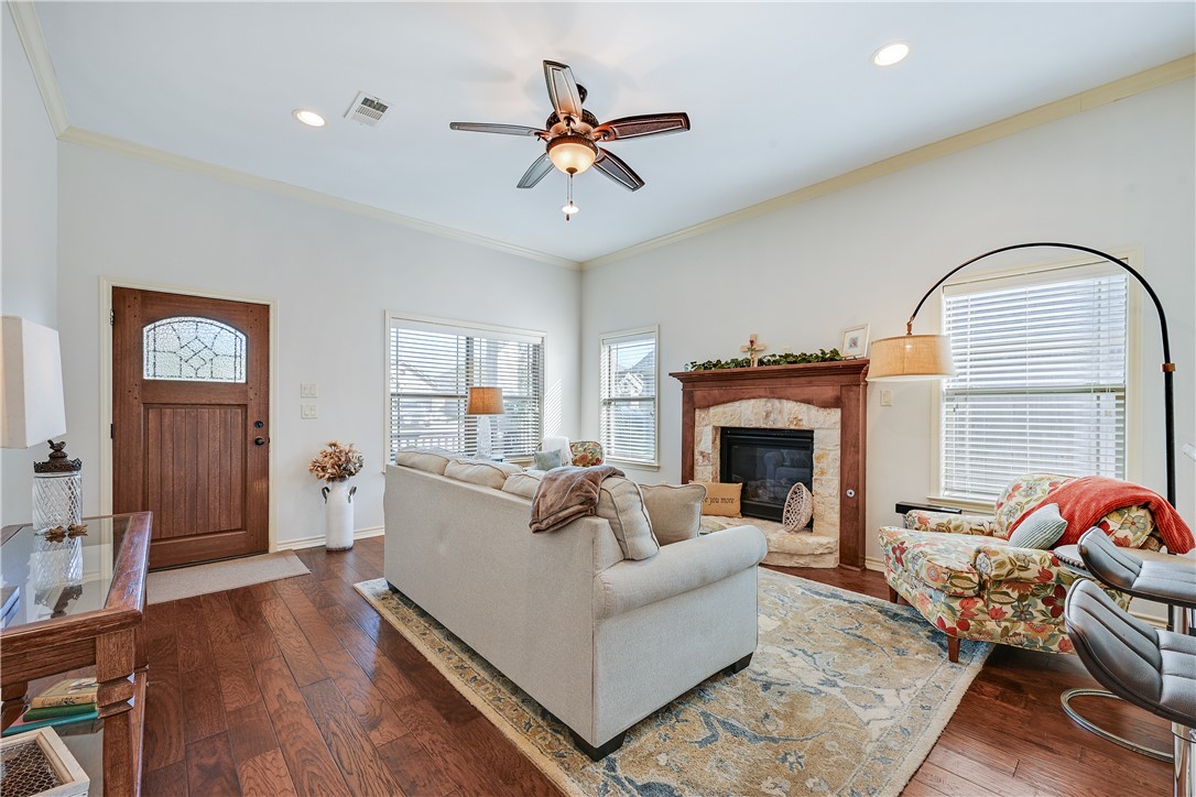 2511 Hailes Lane Property Photo 1
