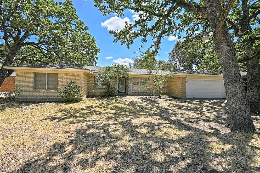 709 Esther Boulevard Property Photo 1