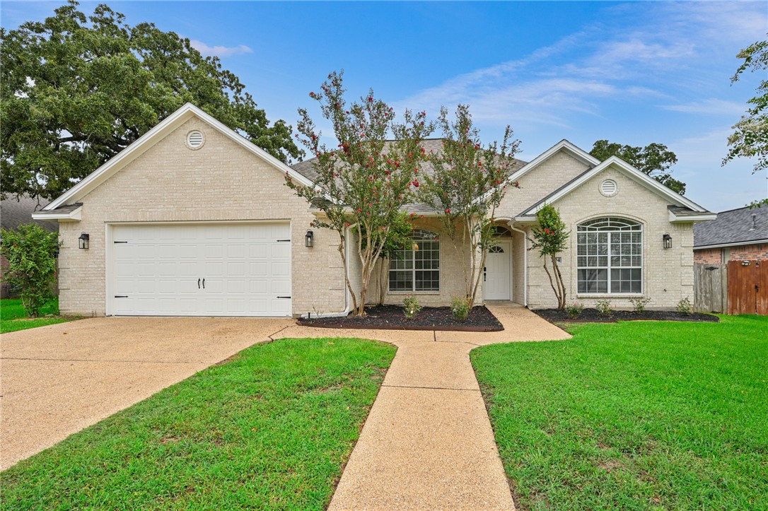 204 Marta Street Property Photo 1