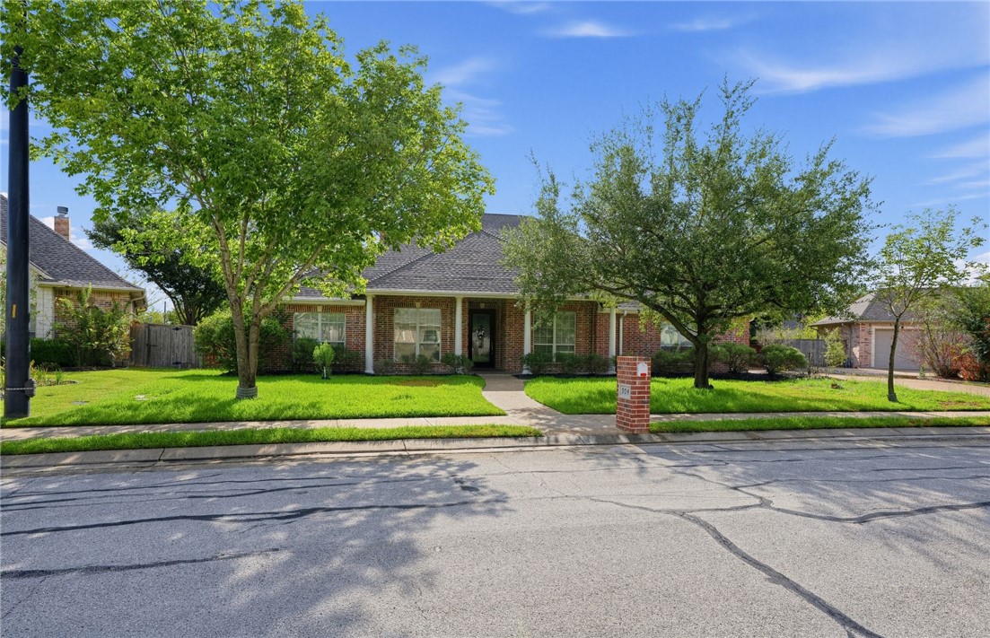 904 Crooked Stick Property Photo 1