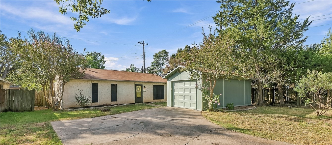 3200 Sandpiper Circle Property Photo 1