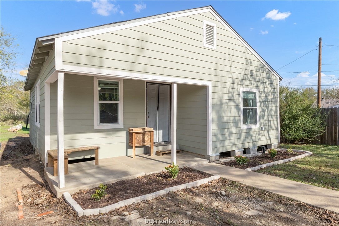 1610 Una Avenue Property Photo 1