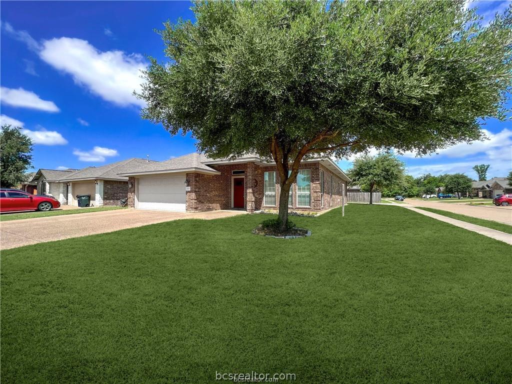 1027 Emerald Dove Avenue Property Photo 1