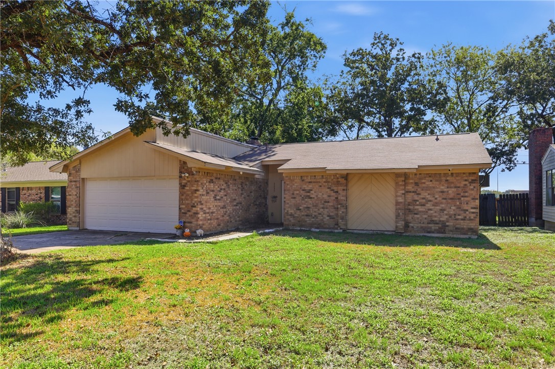 3235 Red Robin Loop Property Photo 1
