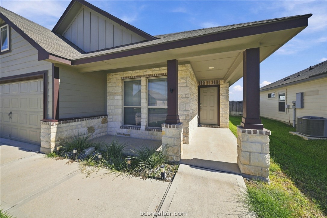 5226 Montague Loop Property Photo 1