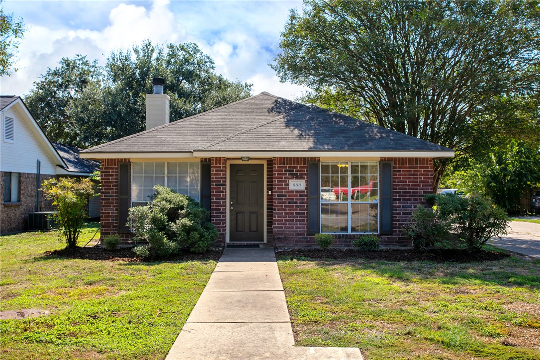 800 Camellia Court Property Photo 1