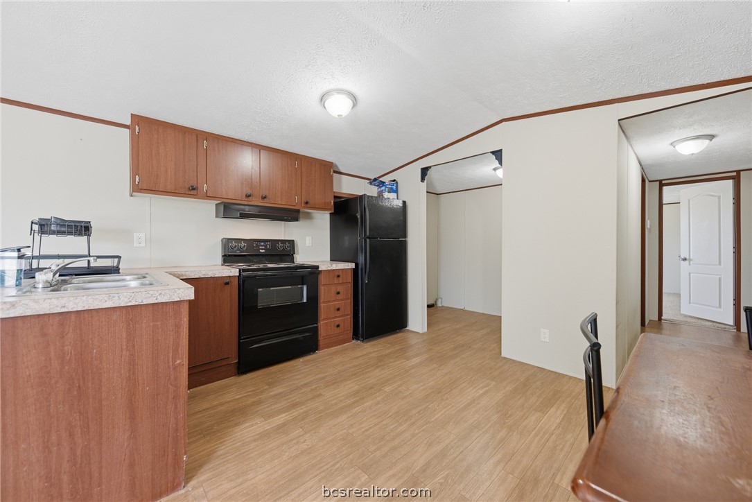 10854 Winn Road Property Photo 13