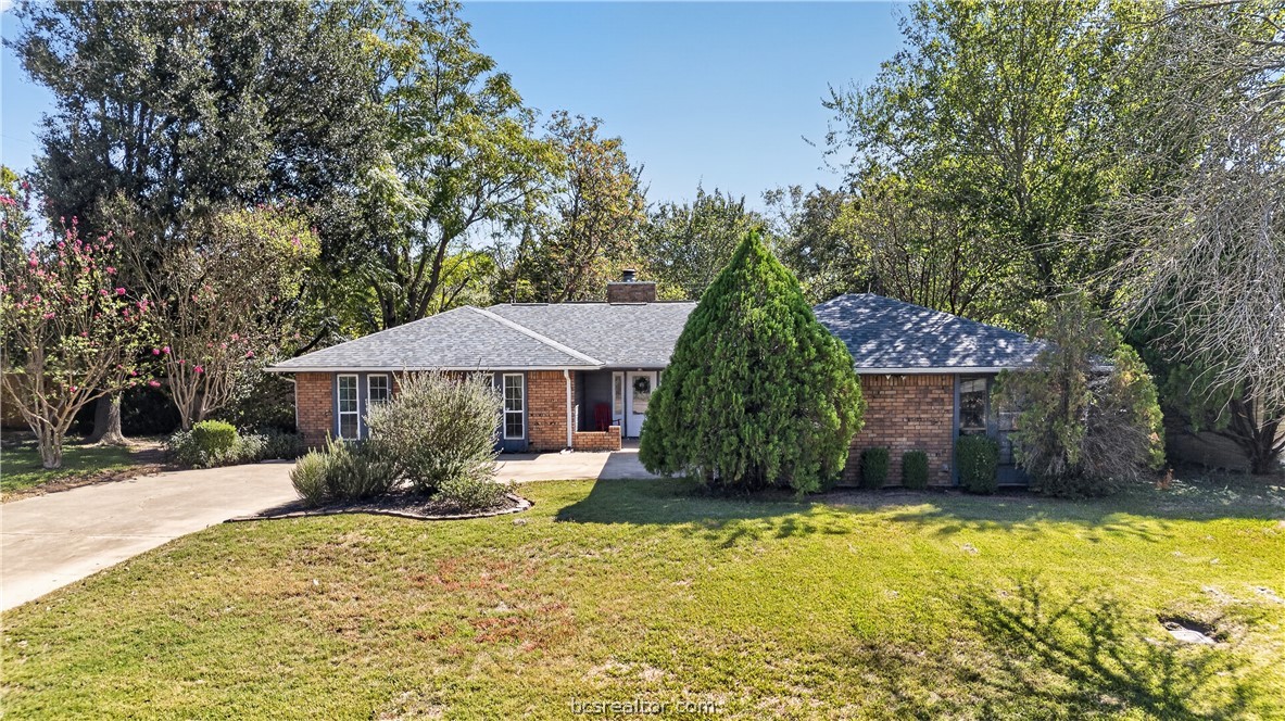 3915 Old Oaks Drive Property Photo 1