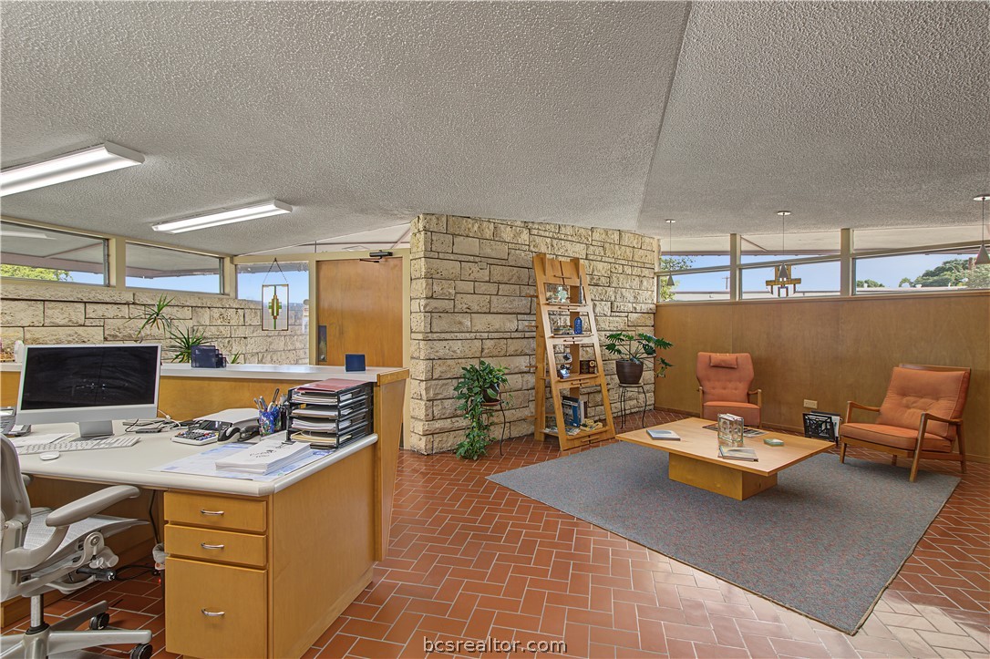 701 South Texas Avenue Property Photo 2