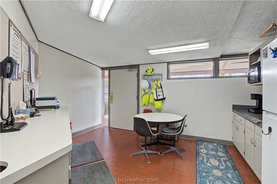 701 South Texas Avenue Property Photo 7