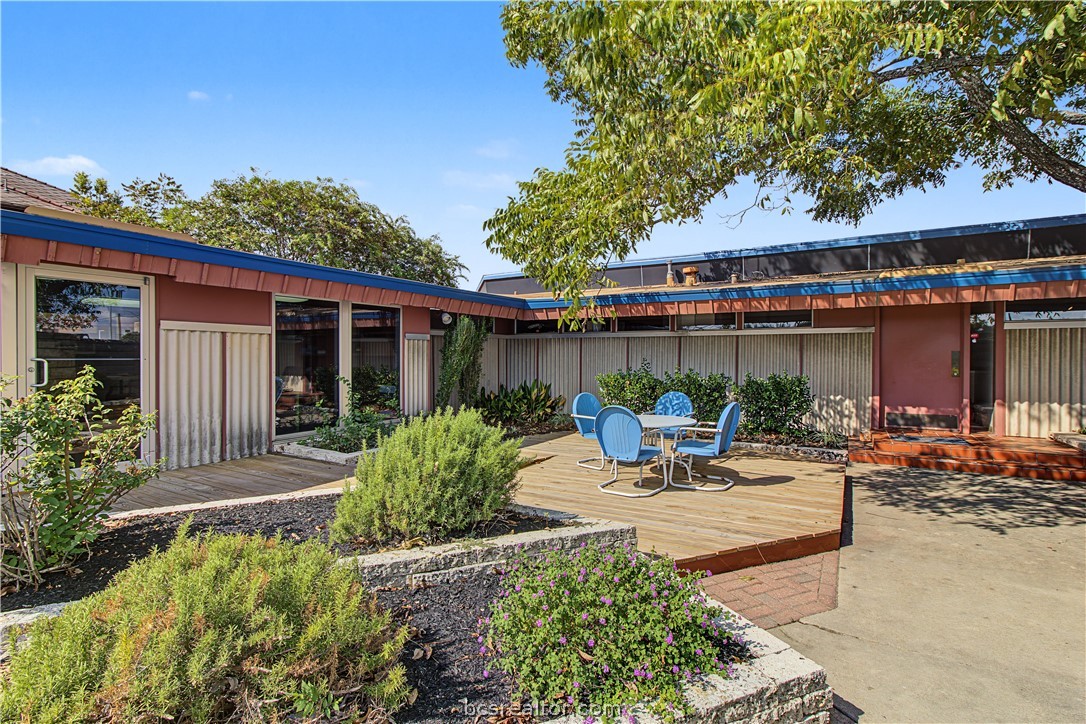 701 South Texas Avenue Property Photo 15