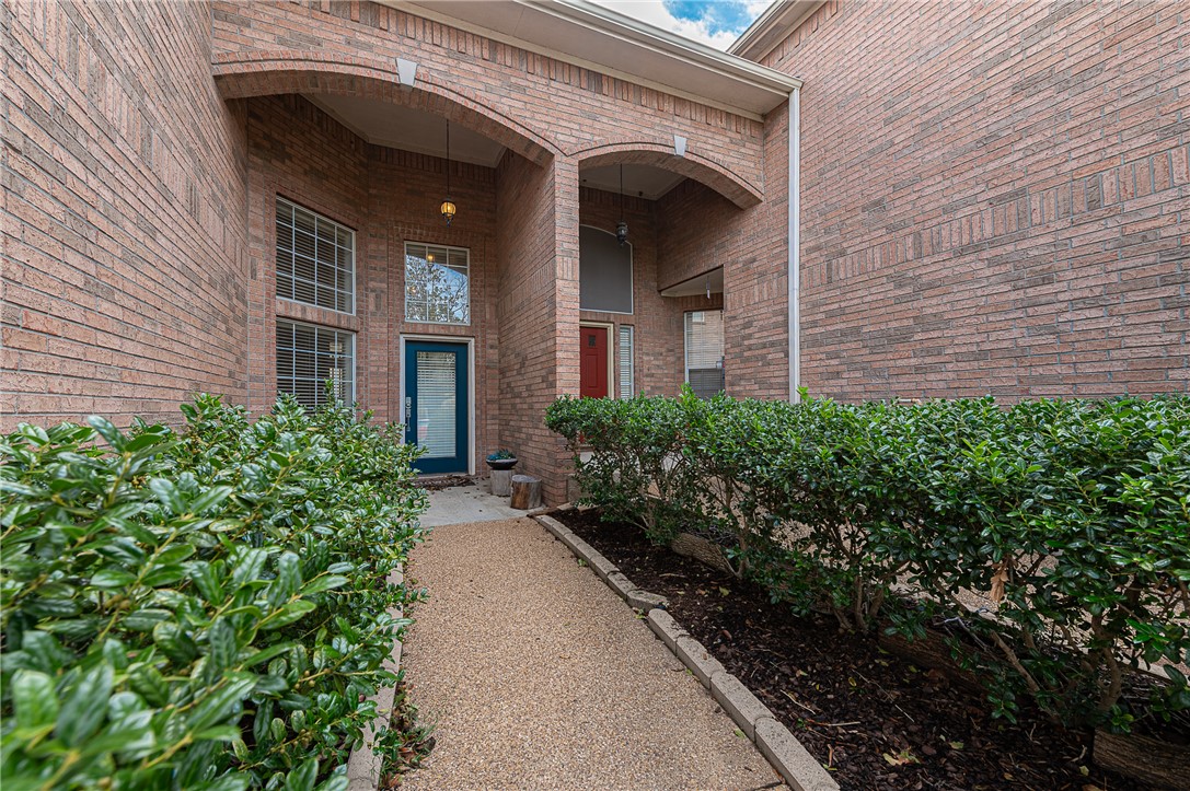 311 Chimney Hill Drive N Property Photo 1