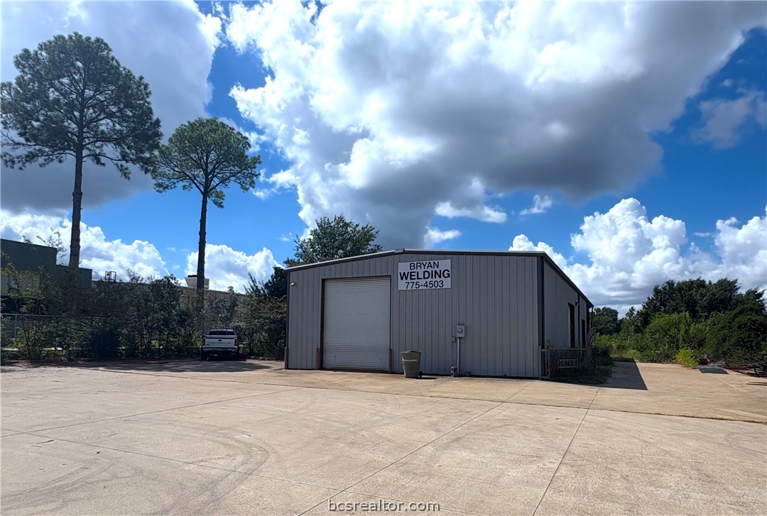 729 North Harvey Mitchell Parkway Property Photo 1